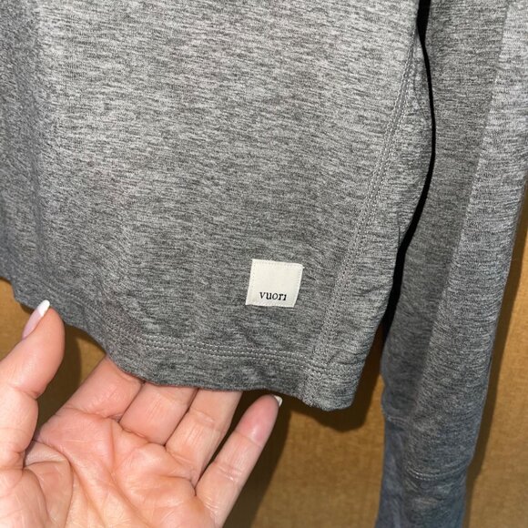 Vuori Womens Size S Gray Cropped Pullover Half Zip Long Sleeves Athletic Top - Picture 3 of 7